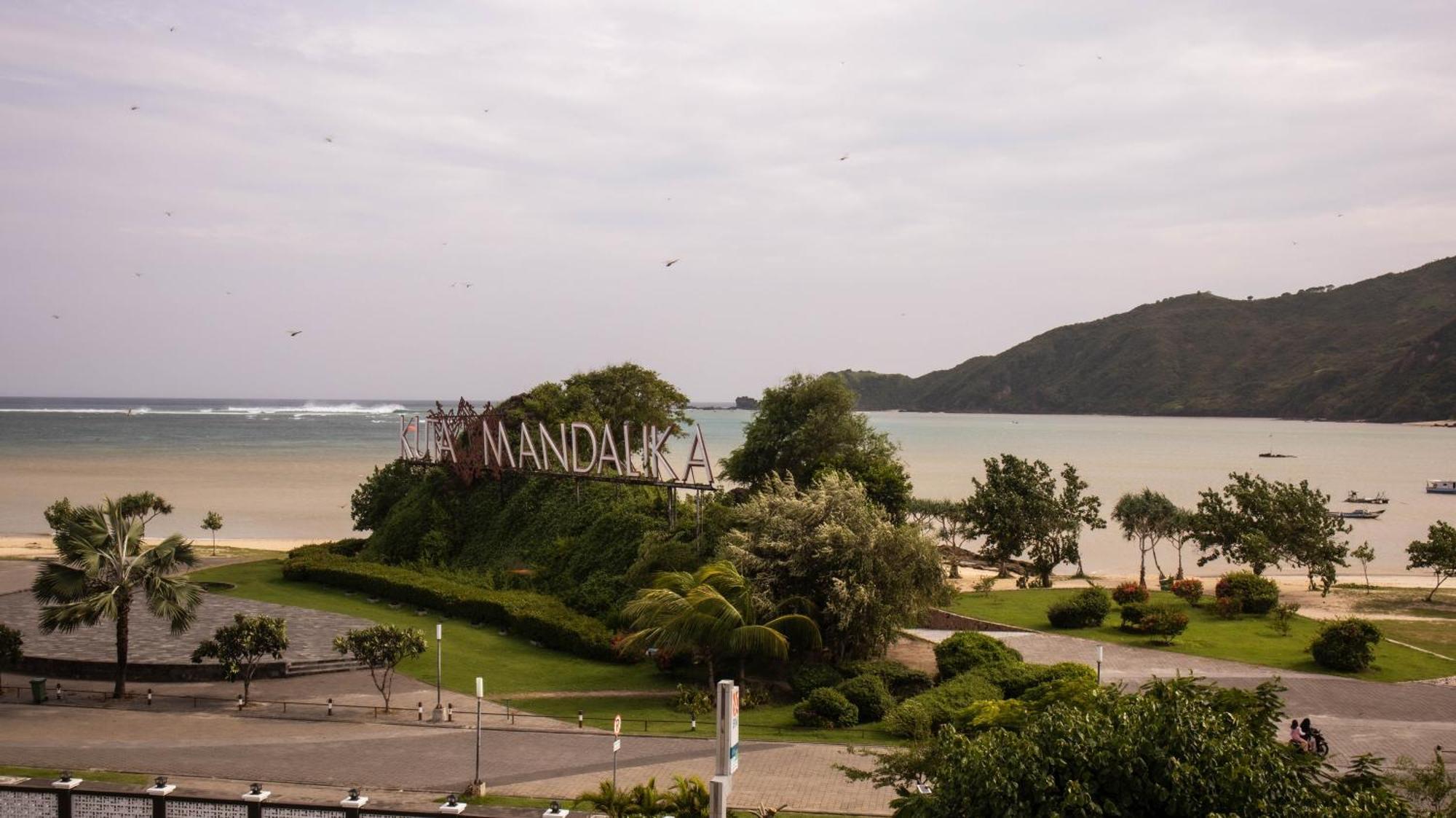 Raja Hotel Kuta Mandalika Resort & Convention Ngoại thất bức ảnh