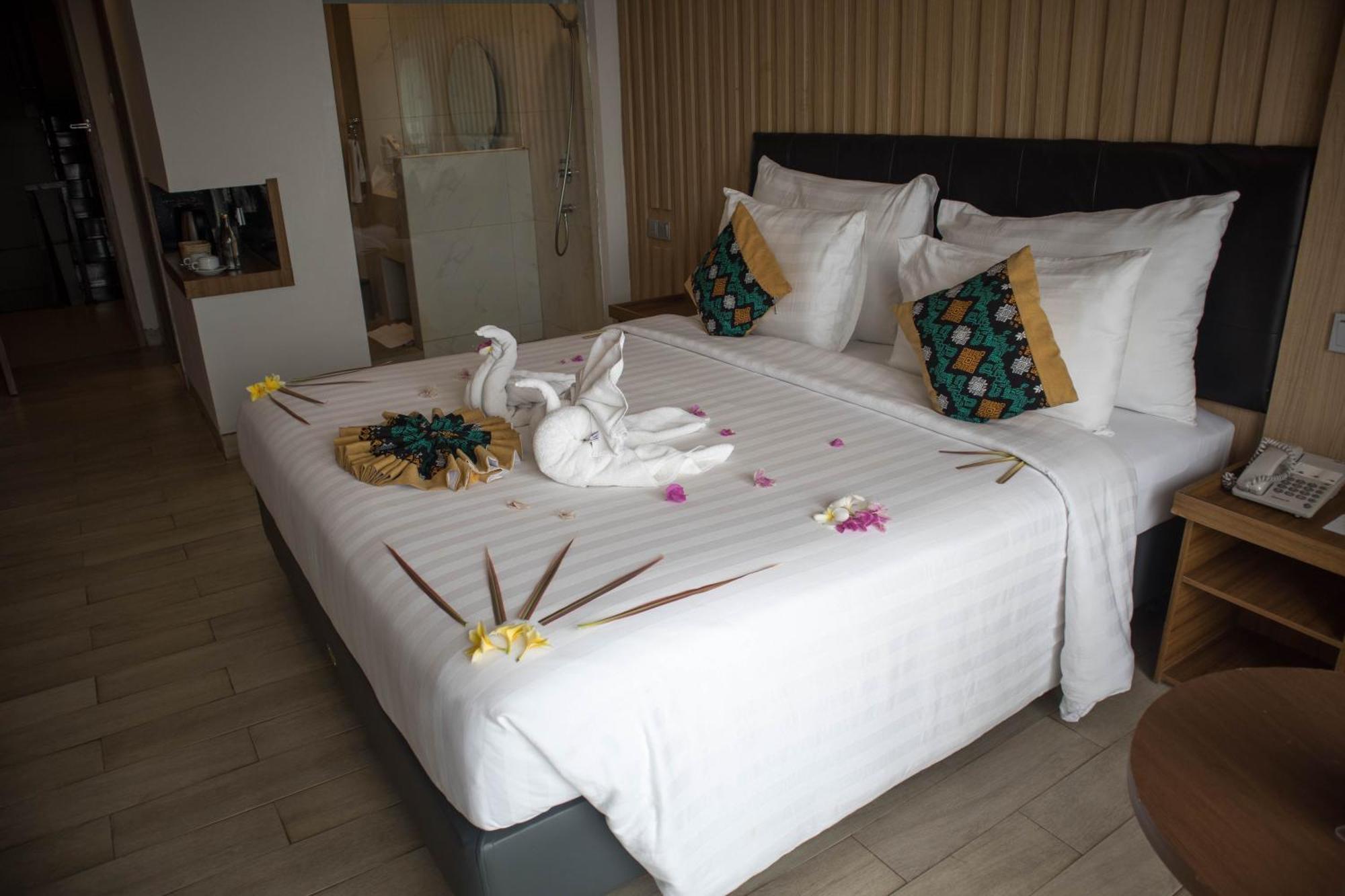 Raja Hotel Kuta Mandalika Resort & Convention Ngoại thất bức ảnh