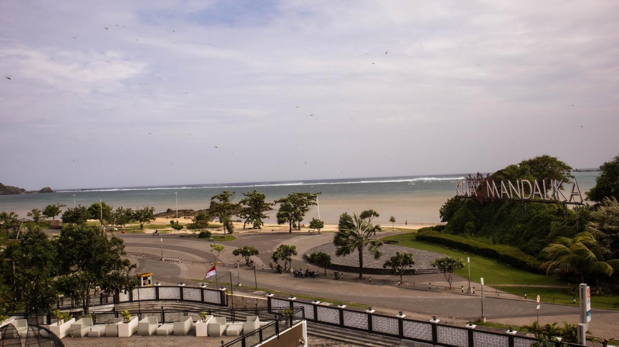 Raja Hotel Kuta Mandalika Resort & Convention Ngoại thất bức ảnh