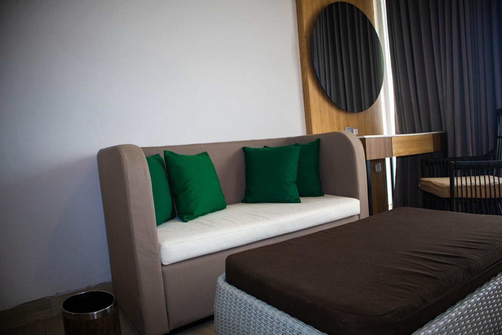 Raja Hotel Kuta Mandalika Resort & Convention Ngoại thất bức ảnh