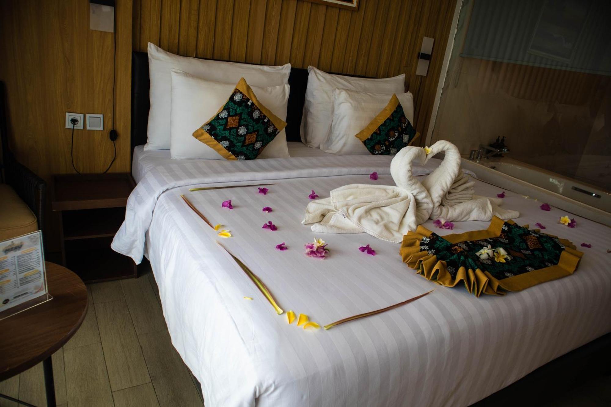 Raja Hotel Kuta Mandalika Resort & Convention Ngoại thất bức ảnh