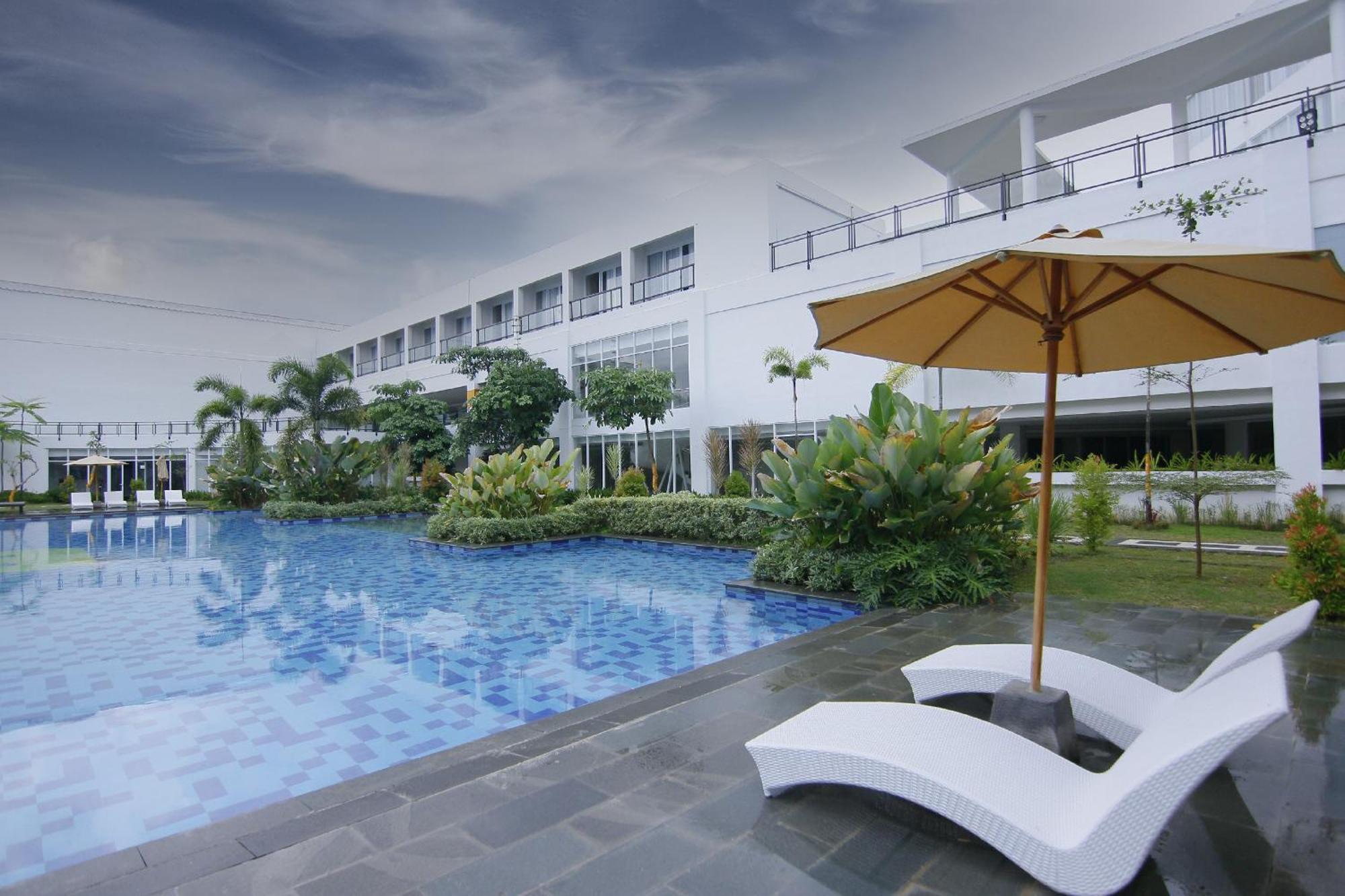 Raja Hotel Kuta Mandalika Resort & Convention Ngoại thất bức ảnh